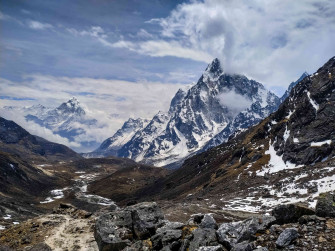Cholatse Peak Climbing